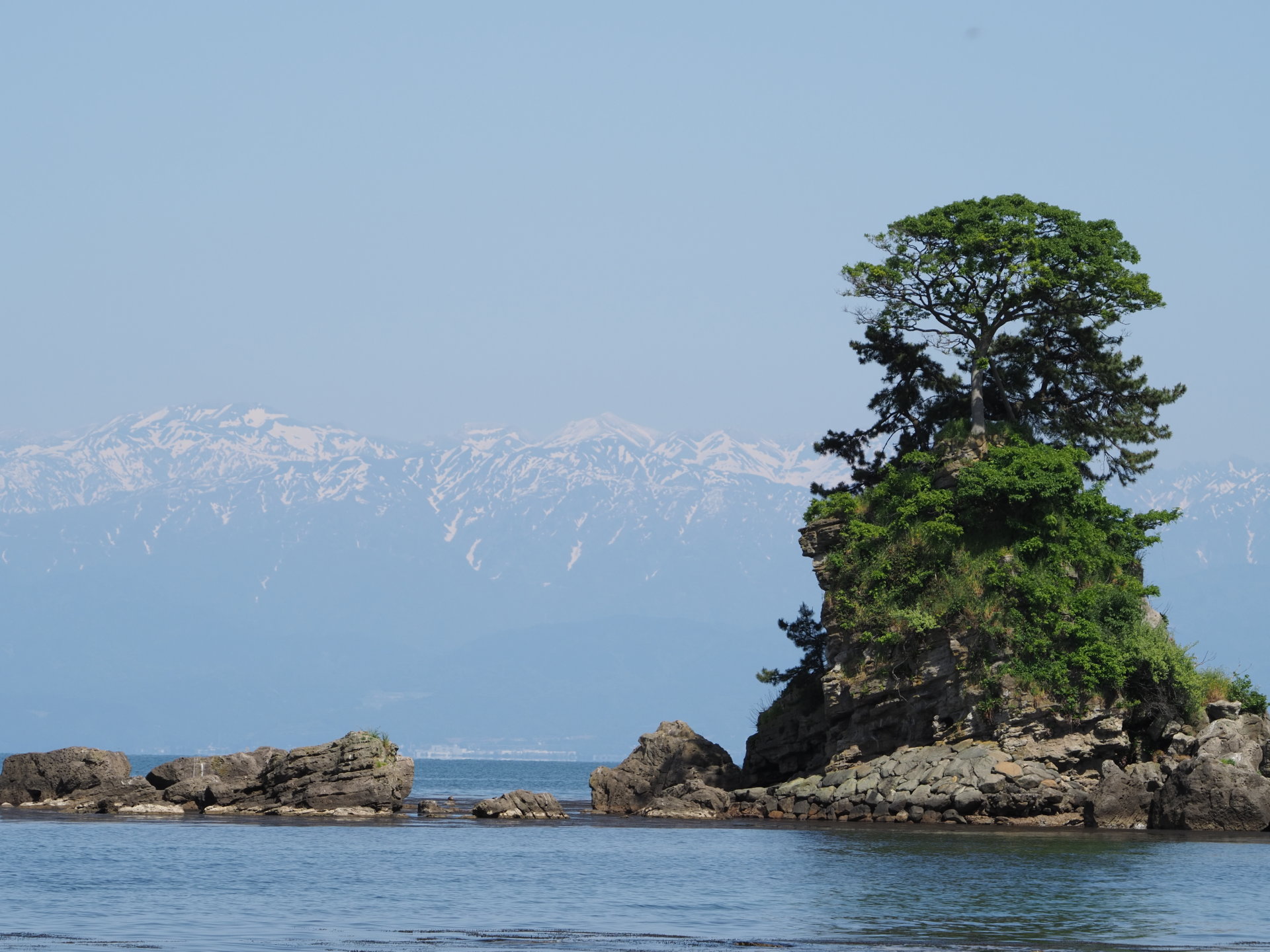 雨晴海岸　Amaharashi Coast